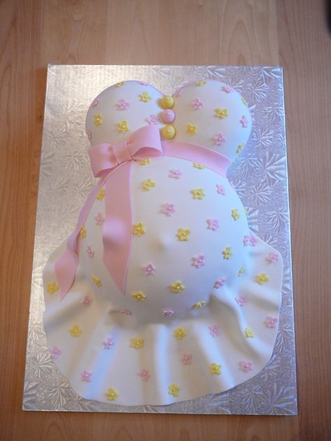 Belly baby shower cake..I want one of these for my baby shower :-) Bump Cake, Baby Bump Cakes, Belly Cakes, Idee Babyshower, Baby Shower Cakes Girl, Baby Cakes, Shower Bebe, Baby Shower Planning, Baby Shower Food