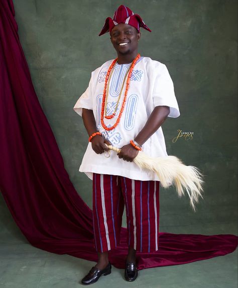 "Kembe" is a type of trouser worn in the olden days on #dansiki and can also be worn with #agbada to make it 3pieces. Aso oke @vogueasooke Dansiki Styles Men Aso Oke, Aso Oke Agbada Styles Men, Dansiki Styles Men, Agbada Styles Men, Yoruba Fashion, African Wears, Types Of Trousers, Dashiki For Men, Africa Style