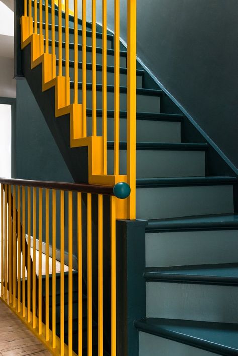 While there are many ways to spice up your staircase, we love the idea of using paint. After all it's cost-effective, is relatively easy to change, and is practically limitless in terms of creative opportunity. Read on to discover 10 painted stair ideas that'll have you busting out your paintbrush. Yellow Stairs, Stairs Colours, Painted Staircases, Hardwood Stairs, Basement Stairs, Painted Stairs, Lan Can, Wooden Stairs, Modern Staircase