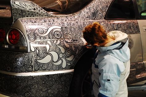 woman draws designs on car with sharpie Sharpie Drawings, Sharpie Doodles, Car Paint Jobs, Cars Art, Sharpie Art, Nissan Skyline Gtr, Custom Paint Jobs, Skyline Gtr, Nissan Gt-r