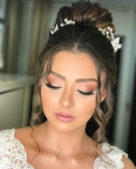 Los 8 maquillajes que son perfectos para el día de tu boda Quinceanera Makeup, Wedding Eye Makeup, Glam Wedding Makeup, Bridal Makeup Natural, Wedding Day Makeup, Brunette Balayage Hair, Wedding Makeup Looks, Braut Make-up, Natural Wedding Makeup