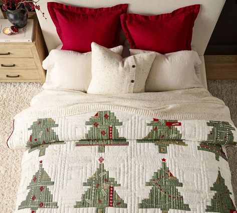 Arden Tree Handcrafted Applique Quilt | Pottery Barn Holidays Ideas, Christmas Bedding, Garden Christmas, Tree Quilt, Christmas Living Rooms, Christmas Bedroom, Christmas Quilts, Christmas Quilt, Country Christmas