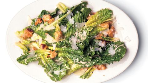 Caesar Dressing Recipe, Homemade Caesar Salad Dressing, Classic Caesar Salad, Resep Salad, Caesar Salad Dressing, Caesar Salad Recipe, Nutrition Education, Romaine Lettuce, Caesar Salad