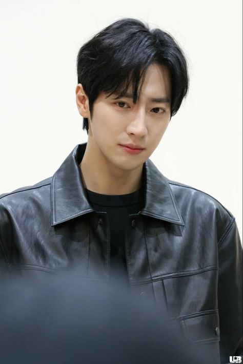 Lee Sang Yeob, Kawaii Iphone Case, Lee Sang, Drama Actors, Lee Sung, Hot Actors, Korean Artist, Korean Actors, Art Wallpaper