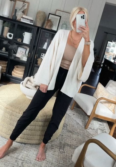 Studio Joggers Outfit, Lululemon Joggers Outfit, Lululemon Jogger Outfit, Kathleen Post, Summer Wedding Attire, Jogger Outfit, Pilates Clothes, Lululemon Workout, Lululemon Joggers