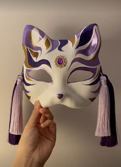 Purple Kitsune Mask, Cat Mask Drawing, Mascaras Aesthetic, Mask Design Drawing, Mascara Kitsune, Japanese Cat Mask, Cat Mask Ideas, Mask Design Ideas, Japanese Fox Mask