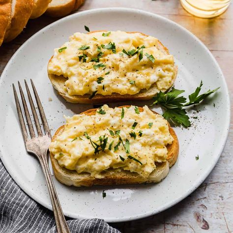 Scrambled Eggs on Toast - Salt & Baker Cheesy Scrambled Eggs, Eggs On Toast, Buttered Toast, Fluffy Scrambled Eggs, Breakfast Casserole Easy, Egg Toast, Easy Weeknight Dinner, Sausage And Egg, Egg Dish