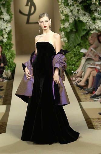 corinne ☆ on Twitter: "i believe we as a society need to bring back the red carpet shawl https://t.co/PYCaISUePK" / Twitter Vintage Catwalk, Ysl Style, Yves Saint Laurent Dress, Saint Laurent Dress, 90s Runway Fashion, Runway Fashion Couture, Runway Outfits, فستان سهرة, Velvet Fashion