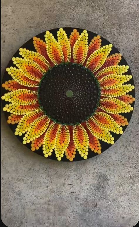 Sunflower Dot Mandala, Sunflower Dot Art, Simple Dot Art, Dot Art Rocks, Mandela Rock Painting, Sunflower Mandala, Mandala Painted Rocks, Mandala Rock Art, Stone Art Painting