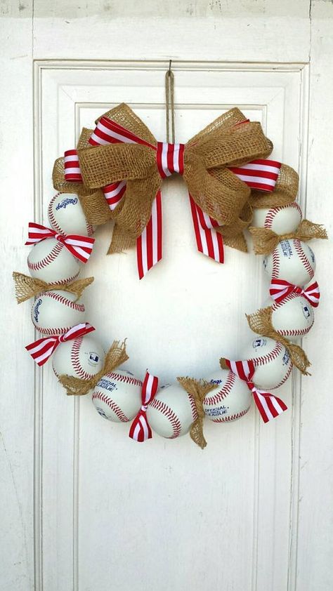 Baseball Wreath Baseball Wreath, Baseball Wreaths, Fete Saint Patrick, Baseball Crafts, Sports Wreaths, Baseball Decor, Wreath Crafts, Deco Mesh Wreaths, Summer Wreath