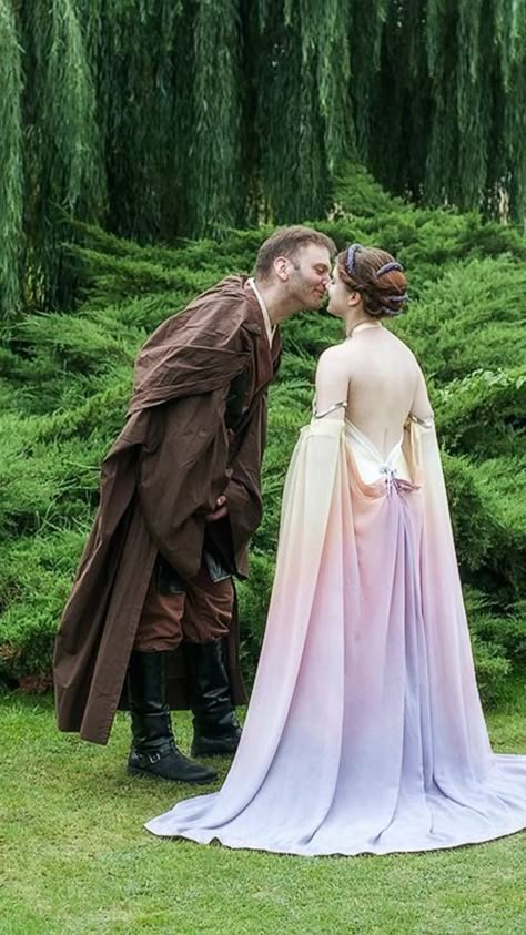 Star Wars Wedding Theme, Couple Cosplay, Star Wars Wedding, Padme Amidala, Star Wars Outfits, Star Wars Costumes, Amazing Cosplay, Star Wars Characters, Best Cosplay