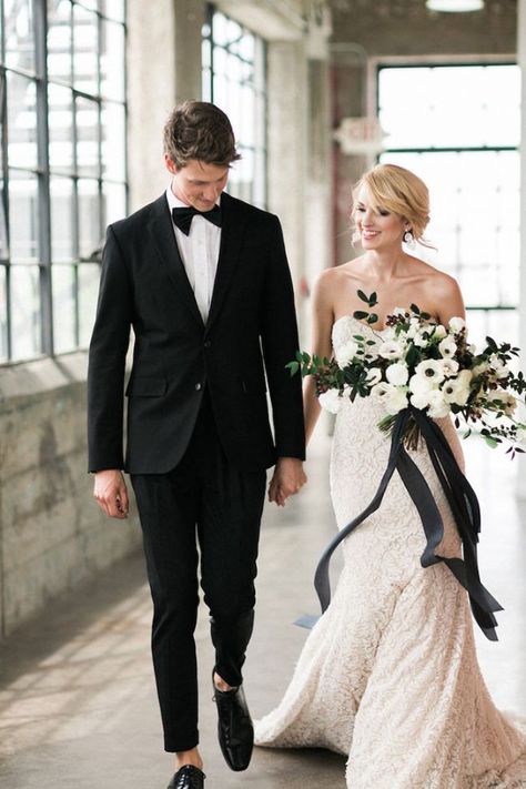 Chic Wedding Style, Black And White Wedding Theme, White Wedding Theme, White Wedding Bouquets, Black And White Wedding, Black White Wedding, Future Mrs, Tuxedos, Wedding Photo Inspiration