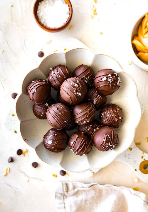 Peanut Butter Protein Balls - Two Peas & Their Pod Brownie Protein Balls, Brownie Bites Recipe, Clean Simple Eats, Protein Balls Recipes, Cookie Cookbook, Energy Ball Recipe, Slow Cooker Desserts, Oreo Truffles, Protein Balls