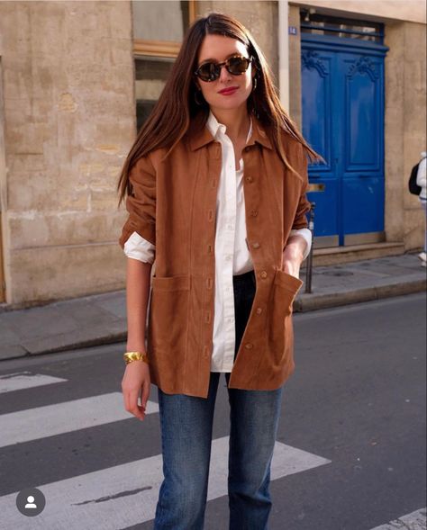 Sezane Will Jacket Outfit, Tan Suede Jacket Outfit, Sezane Outfits, Brown Suede Jacket Outfit, Shirt Jacket Outfit, Suede Jacket Outfit, Summer Pregnancy Outfits, Brown Denim Jacket, Tan Suede Jacket