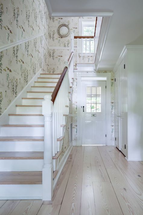 Old Farmhouse Interior, Farmhouse Staircase, Restored Farmhouse, Colonial Farmhouse, Farmhouse Renovation, Farmhouse Entryway, Victorian Farmhouse, Casa Country, Farmhouse Remodel