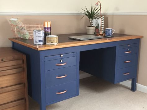 DIY upcycling project #upcycle #navy blue #blue #copper #rust-oleum #desk #chalk paint #ink blue Navy Blue Desk Makeover, Refurbished Office Desk, Blue Desk Office, Lawyers Desk, Navy Blue Desk, Painted Metal Desks, Desk Renovation, Blue Office Desk, Desk Upcycle