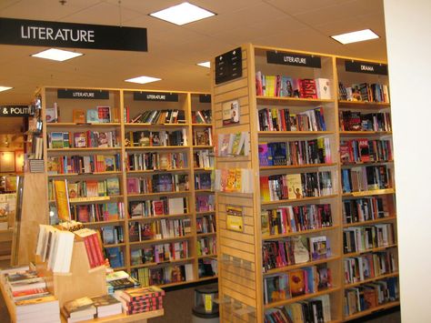 A section of Borders Norah Jones Aesthetic, Hipster 2010s, Old School Library Aesthetic, Early 2000s Library, Old School Library, Borders Bookstore, Nostalgic Books 2000s, Borders Books, Strangely Familiar