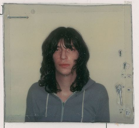 joey Classic Rock Fashion, Rock Guys, Tommy Ramone, Musician Humor, Joey Ramone, Gabba Gabba, Famous Personalities, Passport Photo, Iggy Pop