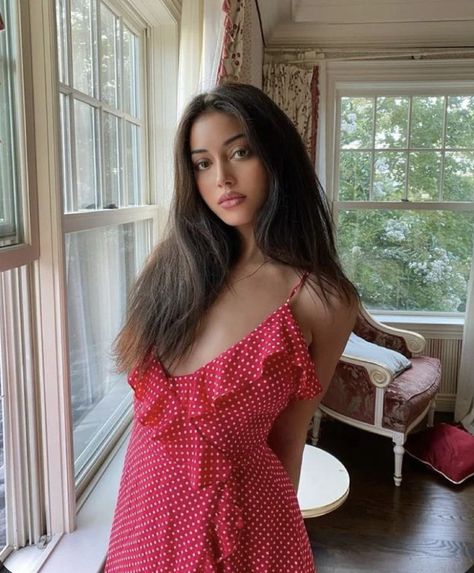 𝓘𝓼𝓪𝓫𝓮𝓵𝓵𝓪 ♥︎ Not many things have managed to catch me off gua… #romance #Romance #amreading #books #wattpad Cindy Kimberly Outfits, Cora Reilly, Cindy Kimberly, Brunette Girl, How To Pose, Look At You, Black & White, Pretty Face, Aesthetic Girl