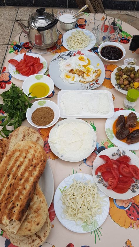 Kurdish breakfast from west Kurdistan Kurdish Food Kurdistan, Kurdish Breakfast, Iraqi Dishes, Kurdish Food, Arab Food, Iraqi Food, Lebanese Recipes, Morning Breakfast, Vision Boards