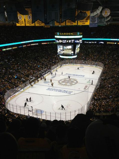 Garrett Graham, Celtics Game, Boston Aesthetic, Boston Travel Guide, Boston Hockey, Hockey Girlfriend, Hockey Arena, Moving To Boston, Boston Bruins Hockey