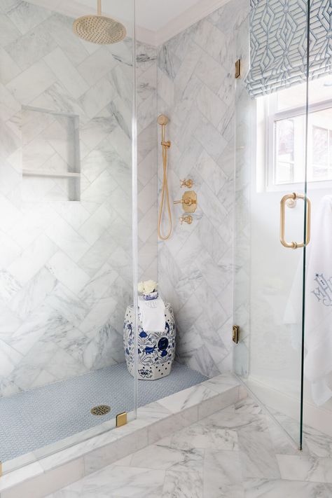 Calacatta Marble Bathroom, Makeover Kamar Mandi, Marble Bathroom Floor, Bathroom Marble, White Marble Bathrooms, Marble Tile Bathroom, Look Wallpaper, Timeless Bathroom, Master Bath Remodel