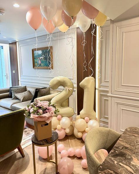 Open the door to a surprise delivery of balloons & flowers 🌸✨🎈 You drop the location & we bring the magic 🪄 Next day delivery available Dm to book! ___________ #balloons #balloondelivery #birthdayballoons #balloondelivery #londonballoons #21stbirthday #flowerdeliverykl #flowers #bouquetofflowers #londonflorist #ceilingballoons #birthdaygirl Balloons Flowers, Balloon Delivery, Balloon Flowers, Open The Door, Pink Balloons, 21st Birthday, Birthday Balloons, The Door, Next Day