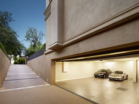 Garage Design Interior, Luxury Houses Mansions, Luxury Garage, Dream Life House, Modern Garage, Basement House, Garage Gym, Parking Design, Parking Garage