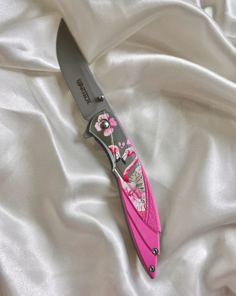 Empowerment starts with protection. Our products help baddies take control of their safety. 🛡️💜 Cute Switchblade, Pocket Knife Aesthetic, Pink Pocket Knife, Pink Knives, Knife Aesthetic, Pretty Knives, Knife Gifts, Dagger Knife, Knife Collection