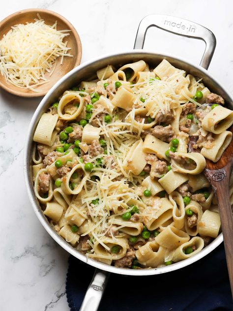 Creamy Sausage and Pea Pasta Lunch Ideas With Sausage, Sausage And Peas Pasta, Pasta With Peas And Sausage, Pea Pasta Recipe, Hamburger Helper Beef Stroganoff, Peas And Carrots Recipe, Sausage Noodles, Pea Pasta, Pasta With Peas