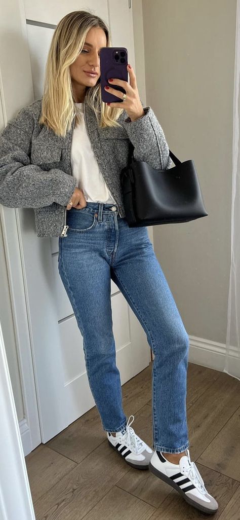 Mom Saturday Outfit Casual, Mum Casual Outfits, Work Outfit With Jeans And Sneakers, Mom Jeans Autumn Outfit, 40 Degree Weather Outfit Work, Fall Mom Outfits Casual, Hot Minimalist Outfit, Footy Mum Outfit Winter, Office Casual Outfit Jeans