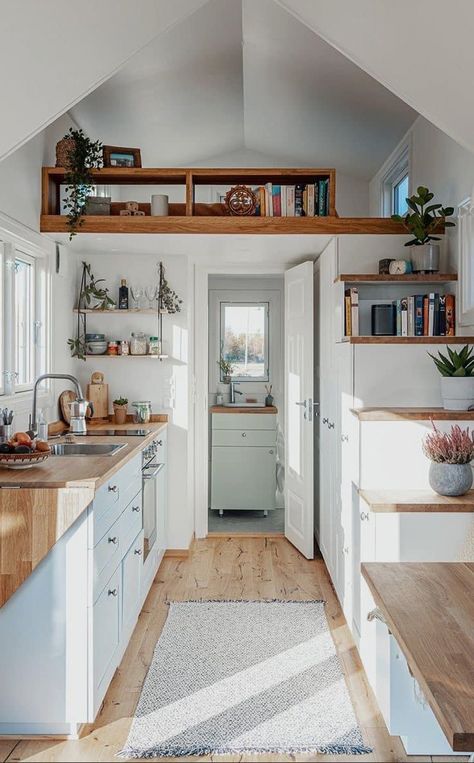 Tiny House Skeen Urban Office Design, Tiny Living Space, House Image, Tiny House Interior Design, Shed To Tiny House, Tiny House Loft, Tiny House Layout, Best Tiny House, Tiny House Inspiration