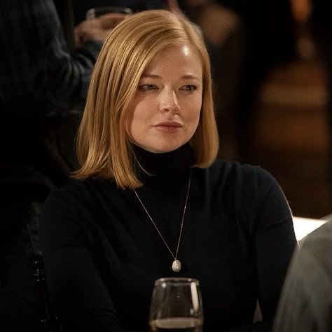 Shiv Succession Hair, Sarah Snook Hair, Shiv Roy Hair, Succession Shiv Outfits, Shiv Roy Outfit, Shiv Roy Aesthetic, Sarah Snook Succession, Shiv Roy Style, Shiv Succession