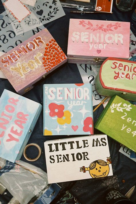 Senior Painted Jeans, Senior Year Planning, Senior Year Diy, Senior Year Things, Senior Year Fun, Sr 25, Diy Graduation Gifts, High School Memories, School Boxes