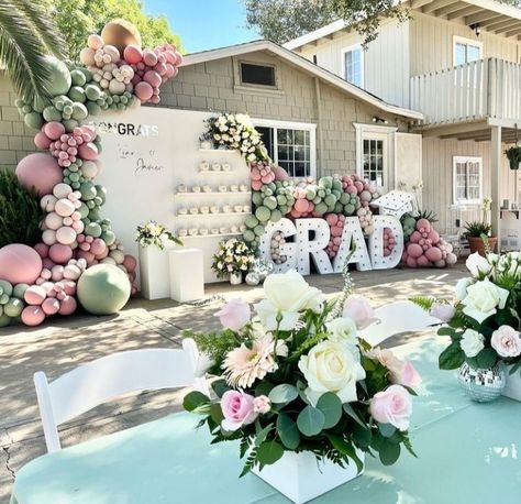 Floral Centerpieces For Graduation Party, Grad Party Floral Theme, Big Graduation Party, Love Shack Fancy Graduation Party, Bridgerton Graduation Party, Graduation Party Ideas Floral, Floral Grad Party Decorations, Pink And Green Graduation Party, College Graduation Decoration Ideas