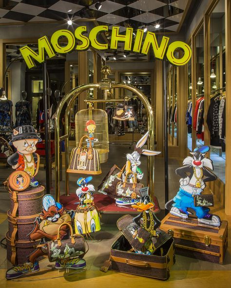 Moschino store window, Sant Andrea, Milan. Looney Tunes x Moschino Bugs bunny tweety porky pig Sylvester taz daffy duck Disney Display, Toy Store Design, Gallery Interior, Cinderella Cake, Barbie Room, Store Window Displays, Art Gallery Interior, Window Display Design, Home Decor Hooks