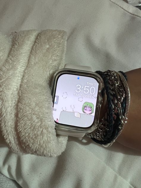 Aesthetic Apple Watch Strap, Apple Watch Series 7 Aesthetic, Aesthetic Smart Watch, Bracelets And Apple Watch, Apple Watch Aesthetic Bracelets, Apple Watch Phone, Wrist Accessories, Trendy Watches, Cute Watches