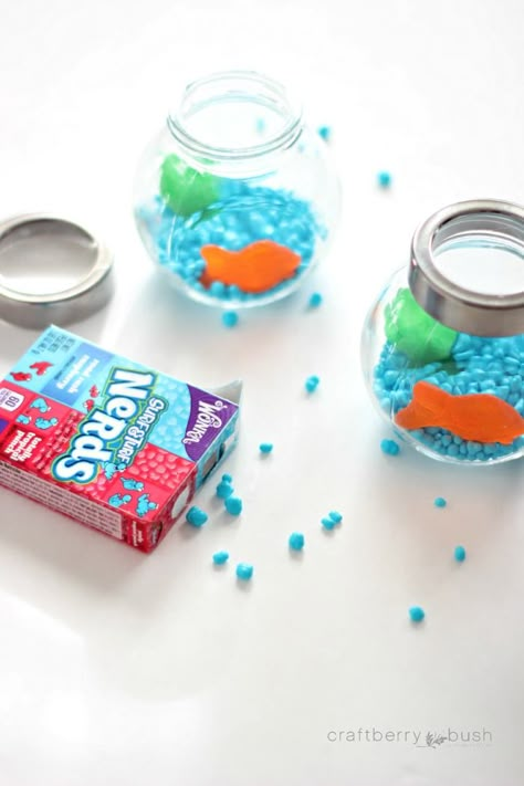 Craftberry Bush | Valentine fish bowl with free printables | https://www.craftberrybush.com Dory Birthday Party, Finding Dory Party, Finding Dory Birthday, Finding Nemo Party, Nemo Birthday Party, Fishing Themed Birthday Party, Dory Birthday, Finding Nemo Birthday, Dory Party