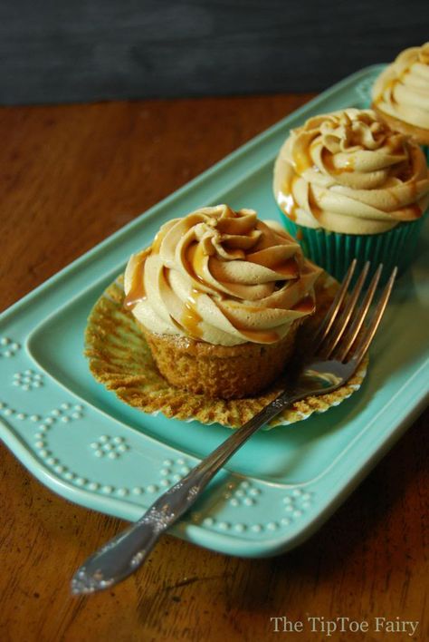 dulce de leche cappuccino cupcakes, caramel, dulce de leche, cappuccino, coffee, cupcakes, recipe, #ExtraSweetCreamyCGC Cappuccino Cupcakes, Thanksgiving Pie Recipes, Books Worth Reading, Coffee Cupcakes, Patriotic Desserts, Cappuccino Coffee, Cupcakes Recipe, Ft Worth, Box Cake Mix