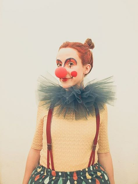 Cool Clown Makeup, Harlequin Makeup, Diy Fantasia, Clown Halloween Costumes, Diy Carnival, Idea For Halloween, Clown Halloween, Mardi Gras Costumes, Diy Hack