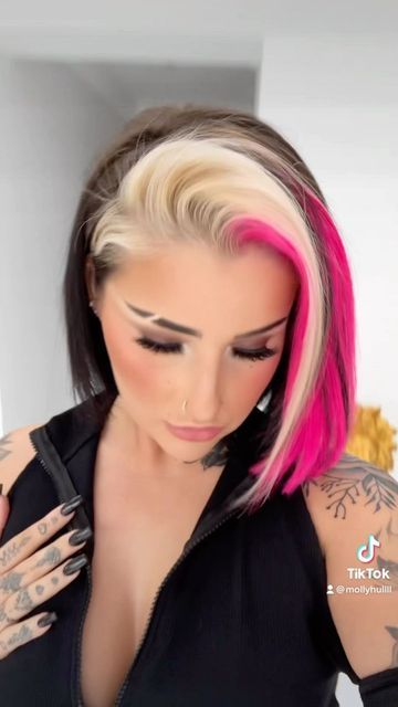 Split Hair Color Short, Split Dyed Hair Short, Two Tone Pink Hair, Bold Hair Color Ideas, Ombre Hair Color For Brunettes, Holiday Hair Color, Hair Dyed Underneath, Exotic Hair Color, Color Block Hair