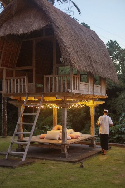 Bali Glamping, Tropical Houses Architecture Bali Style, Tropical Wooden House Design, Chic Colour Palette, Tropical Cabins Architecture, Bali Resort Architecture, Bali Huts, Wedding In Bali, Hut House