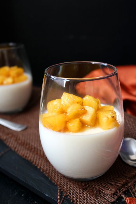 coconut milk panna cotta Panacota Recipe, Pineapple Topping, Cooking With Coconut Milk, Coconut Panna Cotta, Pineapple Glaze, Panna Cotta Recipe, Vegetarian Italian, Easy Dessert Recipes Quick, Italian Dessert