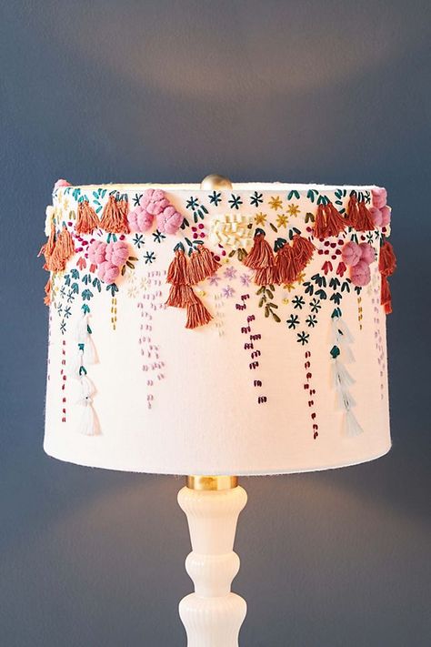 Lampshade Makeover, Garden Lamp, Keramik Design, Pola Sulam, Diy Lamp Shade, Diy Lamp, Garden Lamps, Lamp Shades, Lampshades