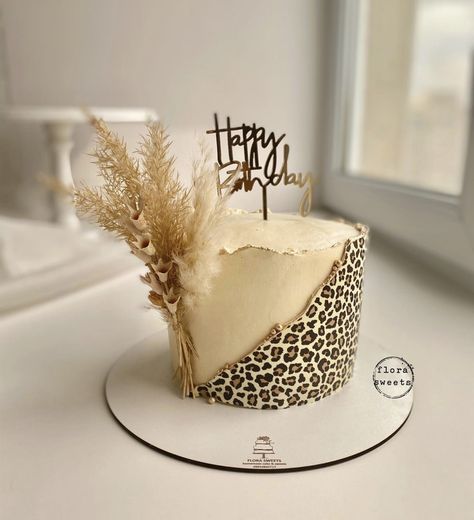 Cheetah Birthday Cakes, Animal Print Birthday Party, Cheetah Print Cakes, Giraffe Birthday Cakes, Cheetah Cakes, Leopard Cake, Leopard Print Cake, Animal Print Cake, Safari Cakes