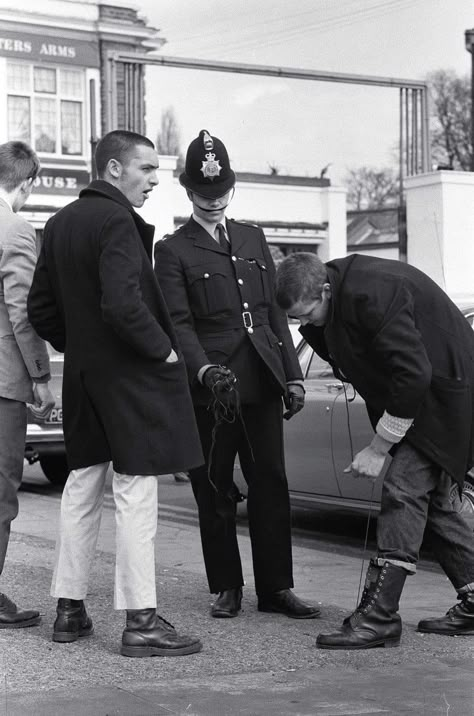 London Fashion Street Style, London Fashion Street, Skinhead Boots, Trouble Makers, Skinhead Fashion, Doc Martens Style, British Police, Historic Pictures, Uk History