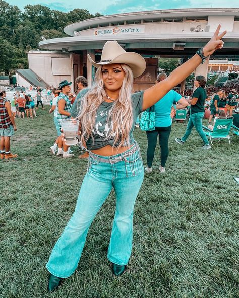 FOLLOW MY IG @veronicascottt 
Country concert, outfit, concert outfit ideas, summer outfits, trendy outfits, western style, western outfit, ootd, outfit of the day Luke Combs Concert, Boho Western Outfits, Dress And Cowboy Boots, Luke Combs, White Cowboy Boots, Concert Fashion, Practice Outfits, Country Concert Outfit, Concert Outfits