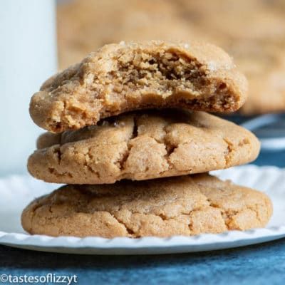 Easy Peanut Butter Cookies {4 Ingredients and Gluten Free} Nutella Chocolate Chip Cookies, Cookie Holiday, Refrigerated Cookie Dough, Easy Peanut Butter Cookies, Brown Sugar Cookies, Chunky Peanut Butter, Chewy Sugar Cookies, Cookie Spread, Low Sugar Recipes