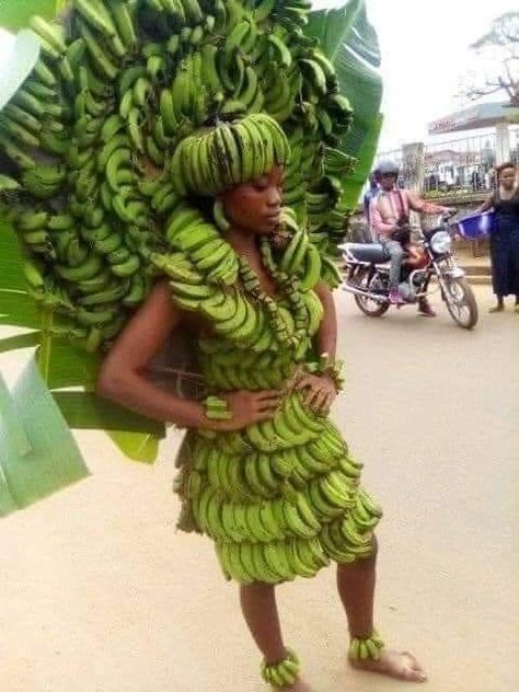 Fruits Fashion, Banana Dress, Mother Earth Art, Recycled Outfits, Funny Goose, Bodo, Cutest Thing Ever, Cute Images, Bride Hairstyles