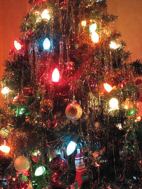 Retro tree by amsun, via Flickr.    This reminds me of Christmas in the mid '70's Christmas Aesthetic Vintage, Retro Tree, Vintage Christmas Lights, Retro Christmas Decorations, Shower Area, Retro Christmas Tree, Retro Lighting, Retro Ideas, Old Fashioned Christmas